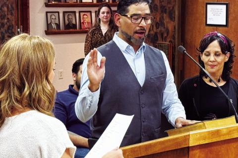 City swears in 3 Councilmembers, honors retiring ones