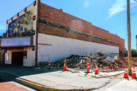 City Council discusses the status of buildings around the square